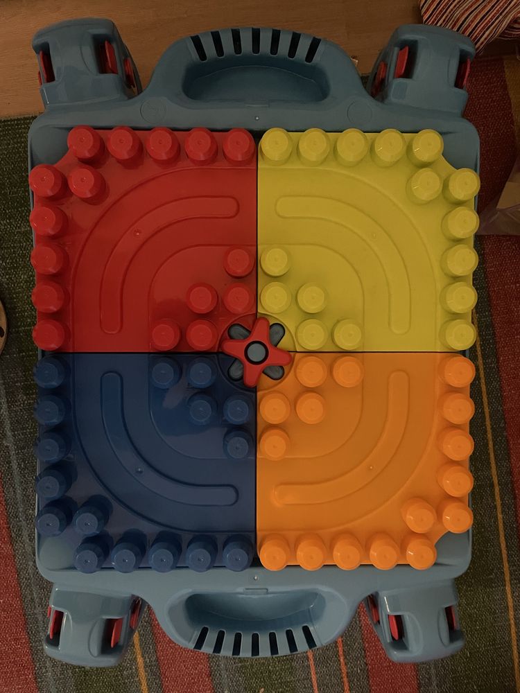 Mesa mega blocks + 230 pecas