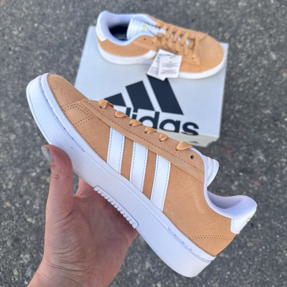 Кеди жіночі adidas