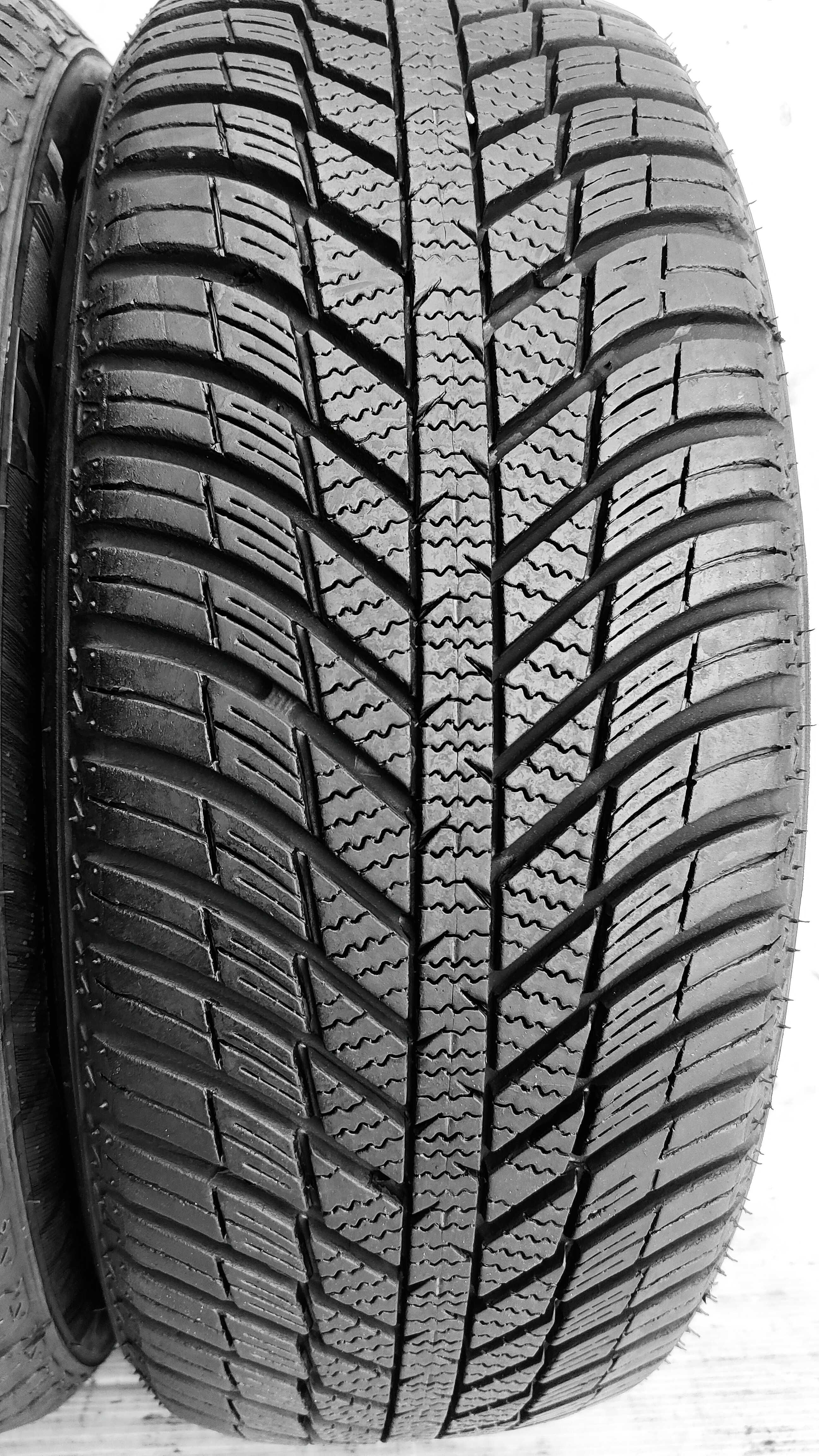 Opony Całoroczne 195/55/15 Nexen 2szt 7mm 2022r