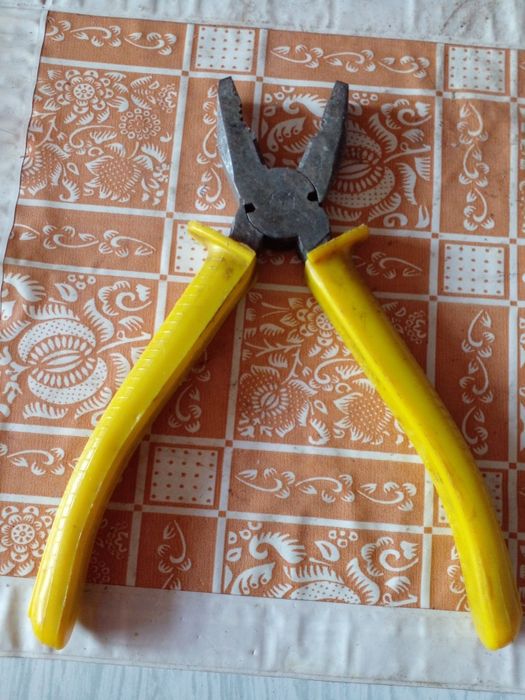 Советские ручные плоскогубцы