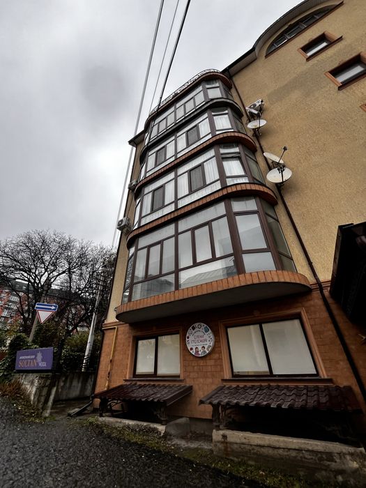 Багатофункціональна 3к квартира 148 м² - ідеальна під бізнес або житло