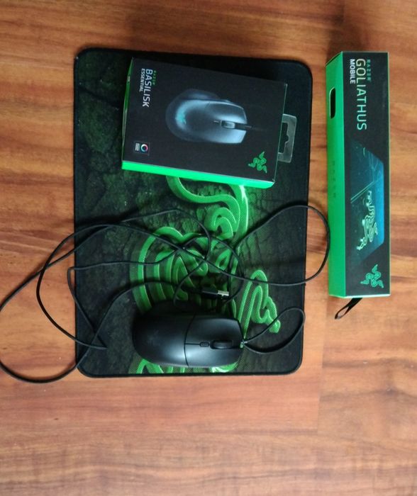 Razer basilisk essential + podkladka