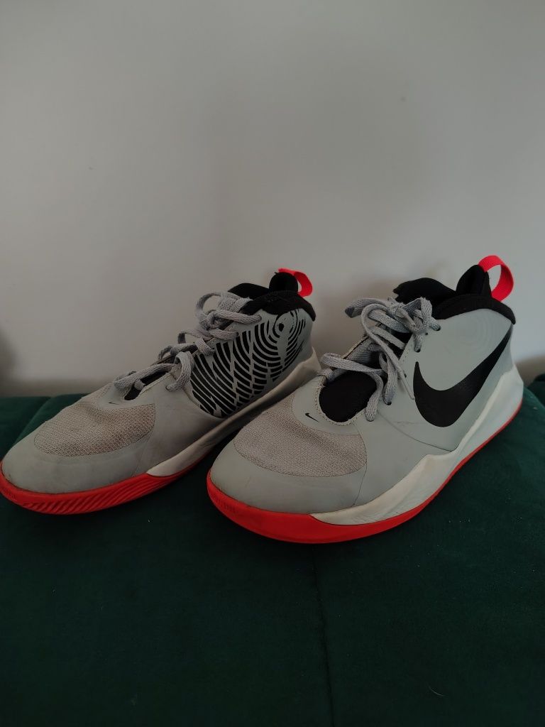Buty Nike Team Hustle D 9