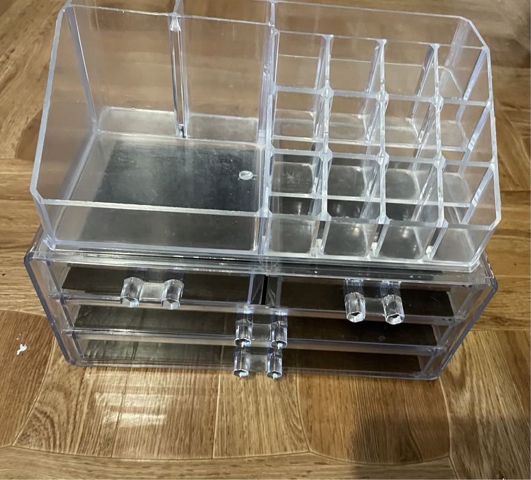 Органайзер–стойка для косметики