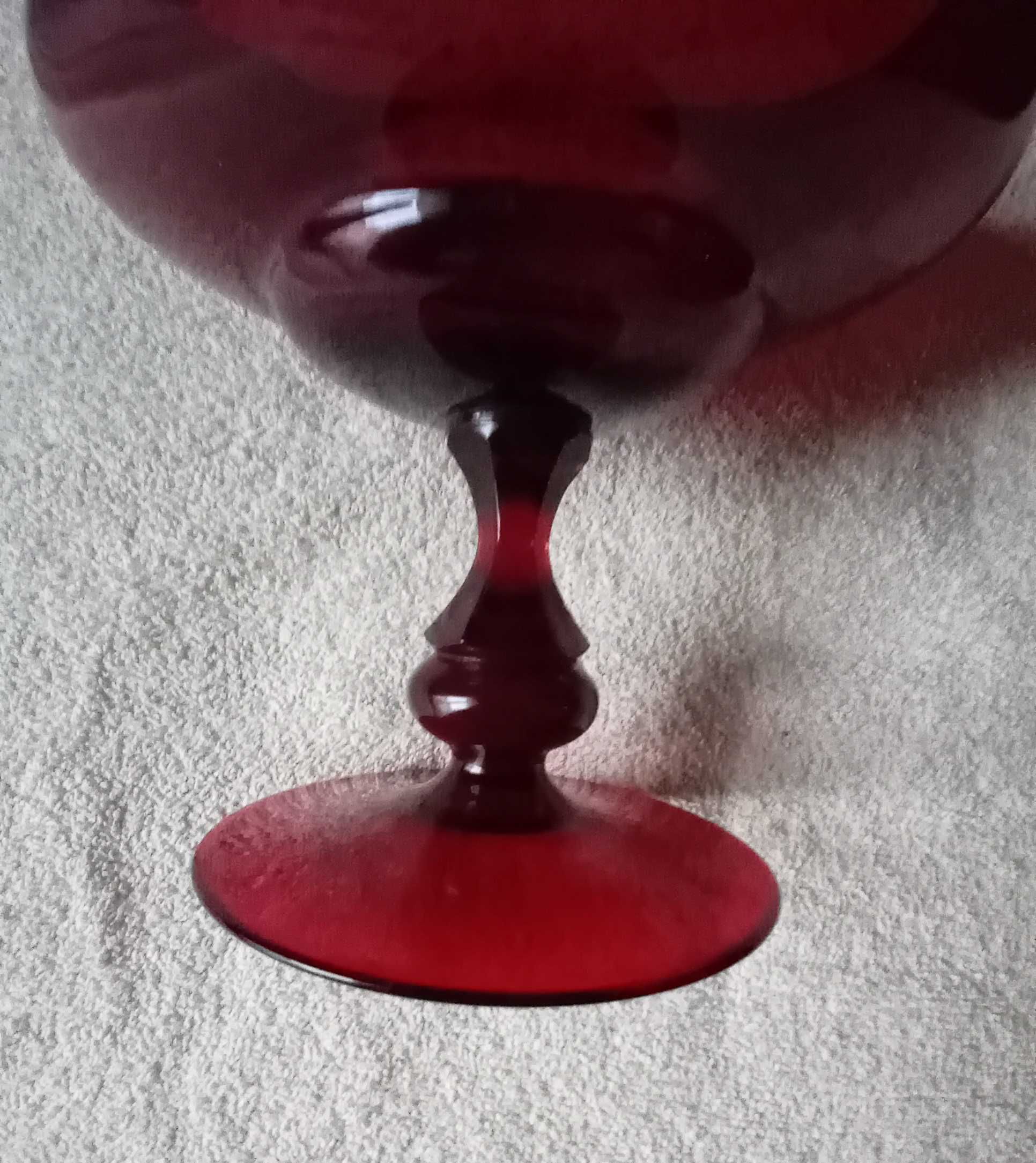 Duży rubinowy puchar - owocarka, szkło barwione w masie. Świeci w UV.