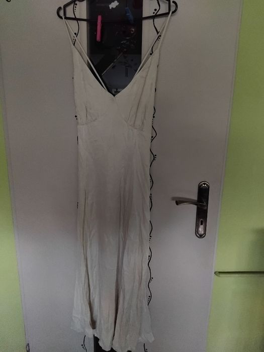 Kremowa dluga sukienka