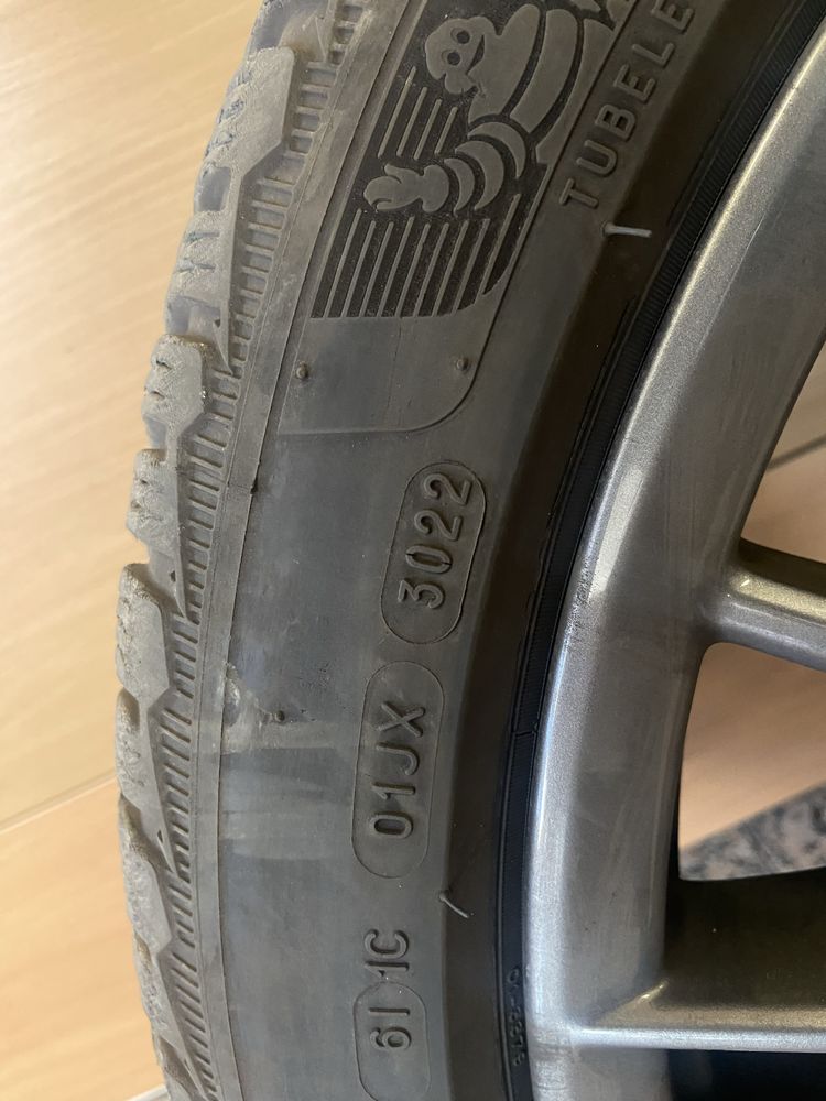 Kola Mercedes CLS 2022 R19 275/35 i 245/40 MICHELIN