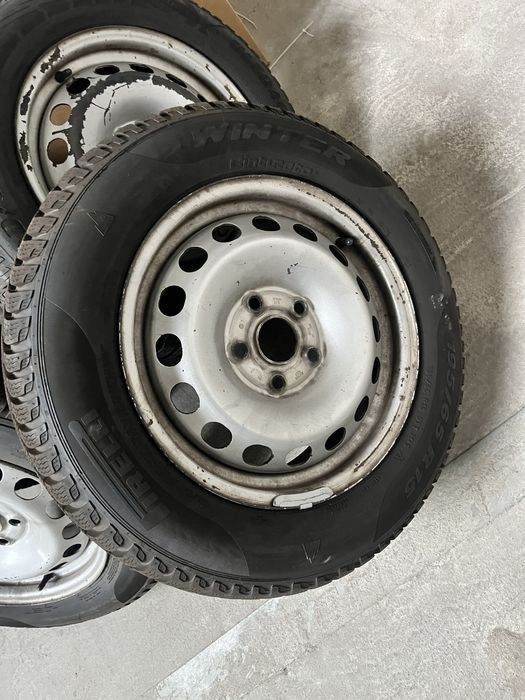 Koła zimowe VW 195/65 15R 5x112 + kołpaki oryginalne