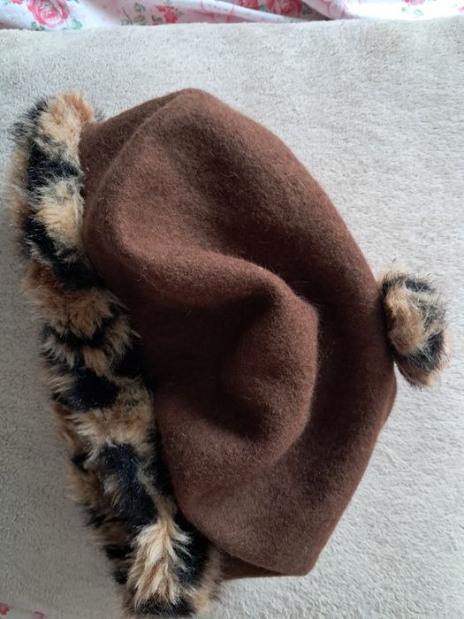 Beret damski brązowy