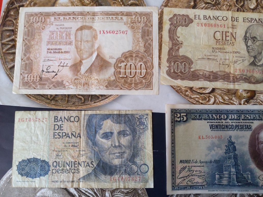 16625#Espanha lote 4 notas 25/2×100/500 pesetas 

Preço: € 7,50