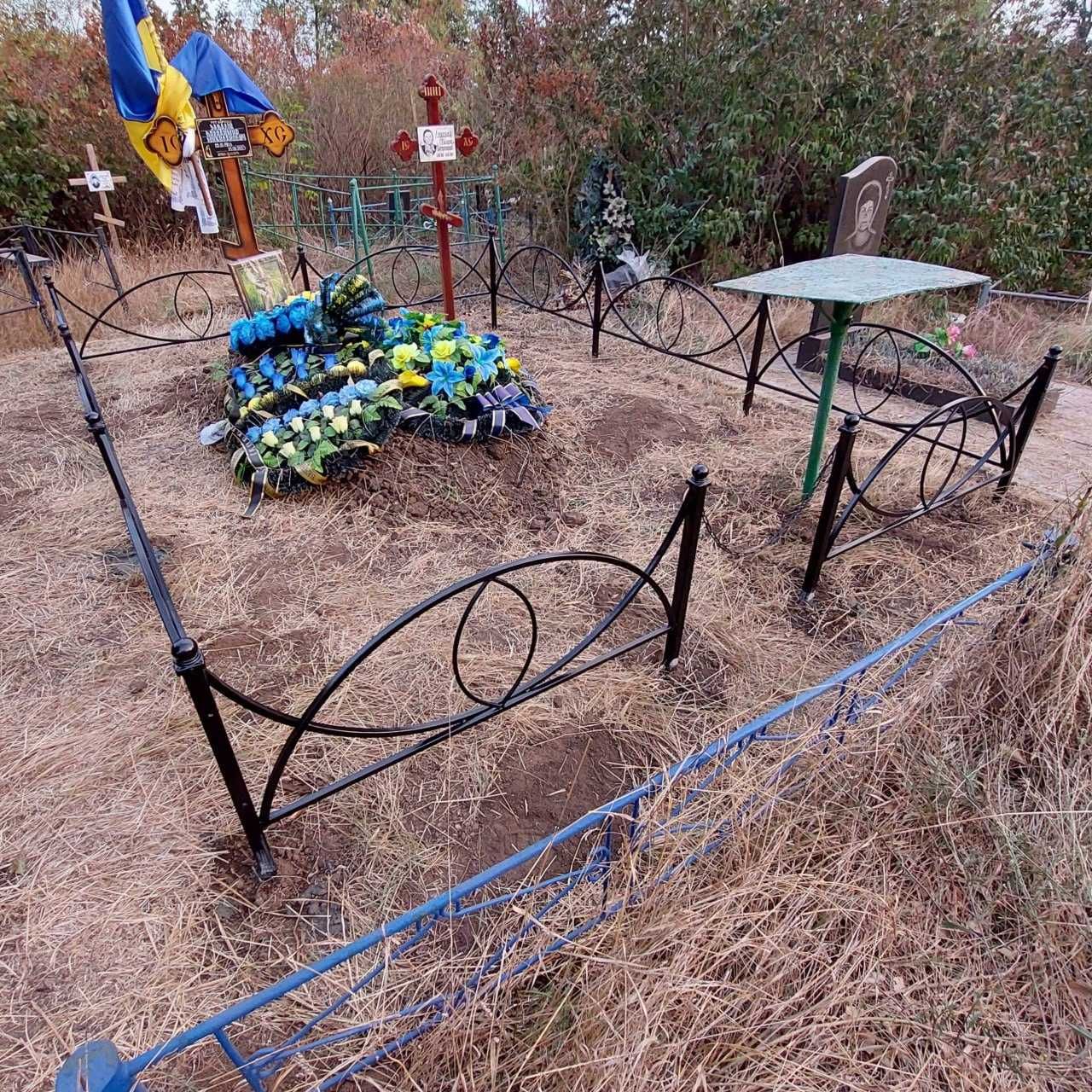 Оградки металлические на могилы от 400 до 2000 грн.