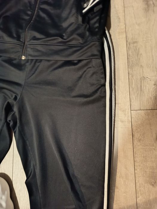 Czarny dres Adidas Originals – komplet (spodnie + bluza)
