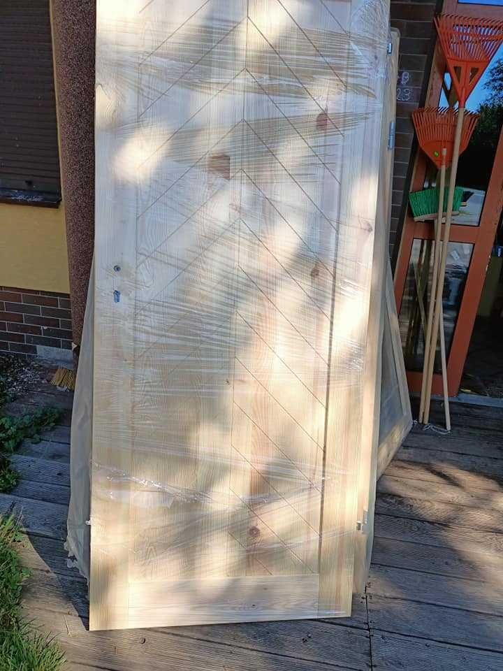 drzwi sosnowe drewniane Jodelka