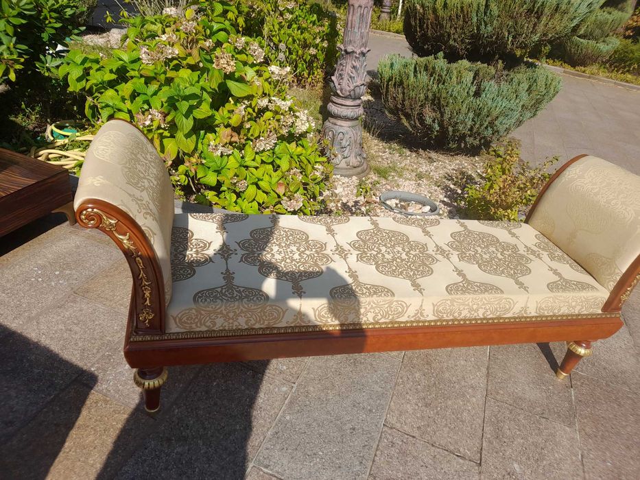 Кушетка диван класична, атласна тканина, різьблення по дереву