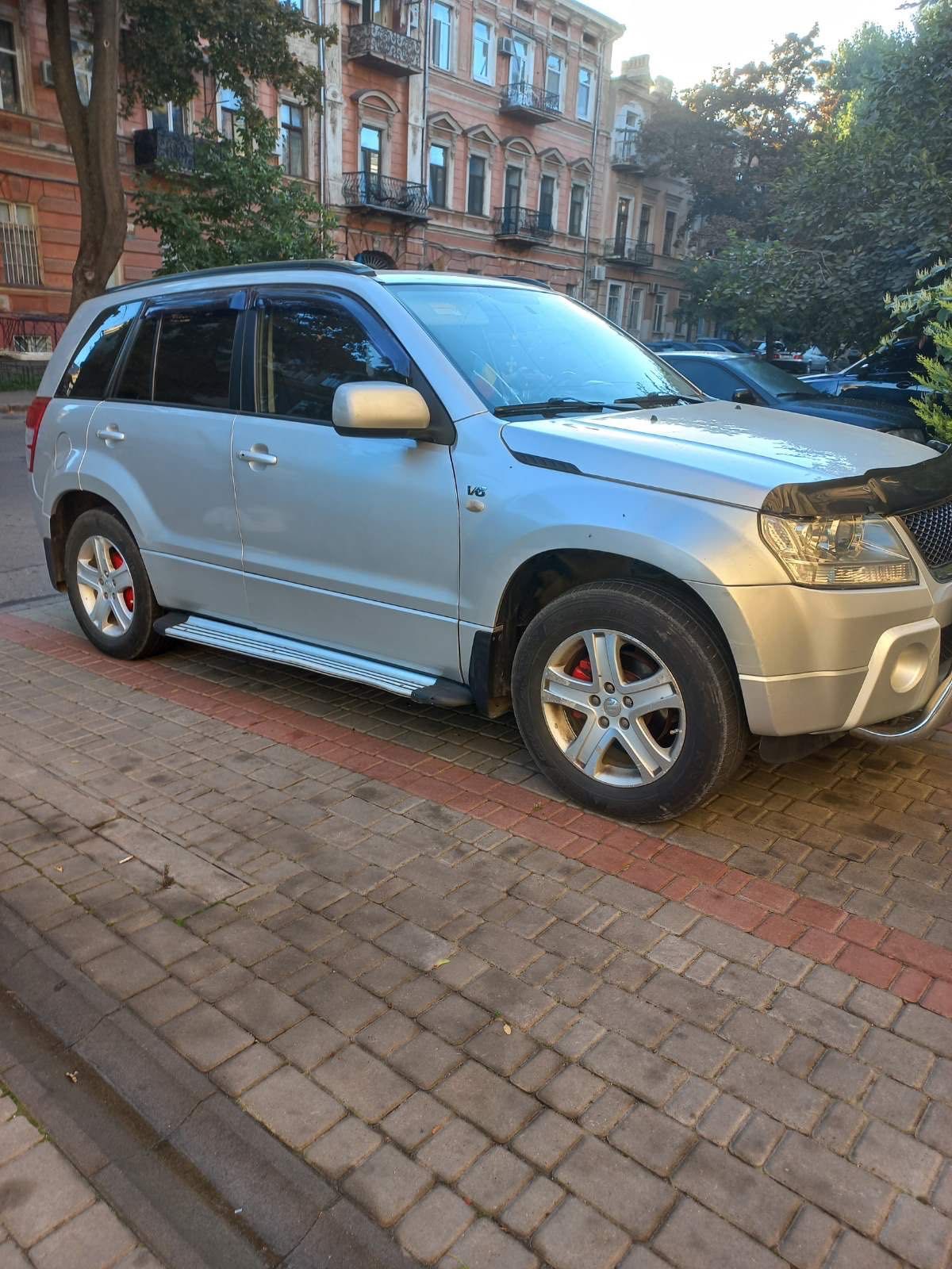 Автомобиль Suzuki Grand Vitara