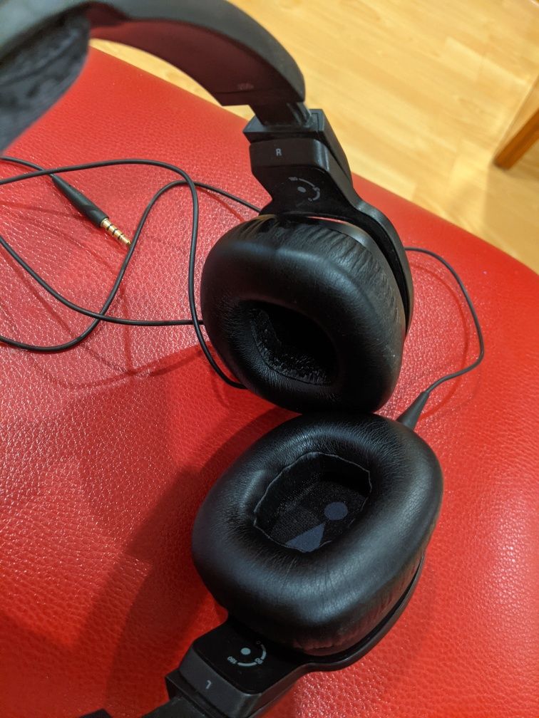 JBL J55. Навушники.  Google Pixel.