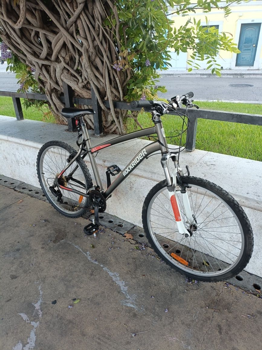 Bicicleta usada em ótimo estado