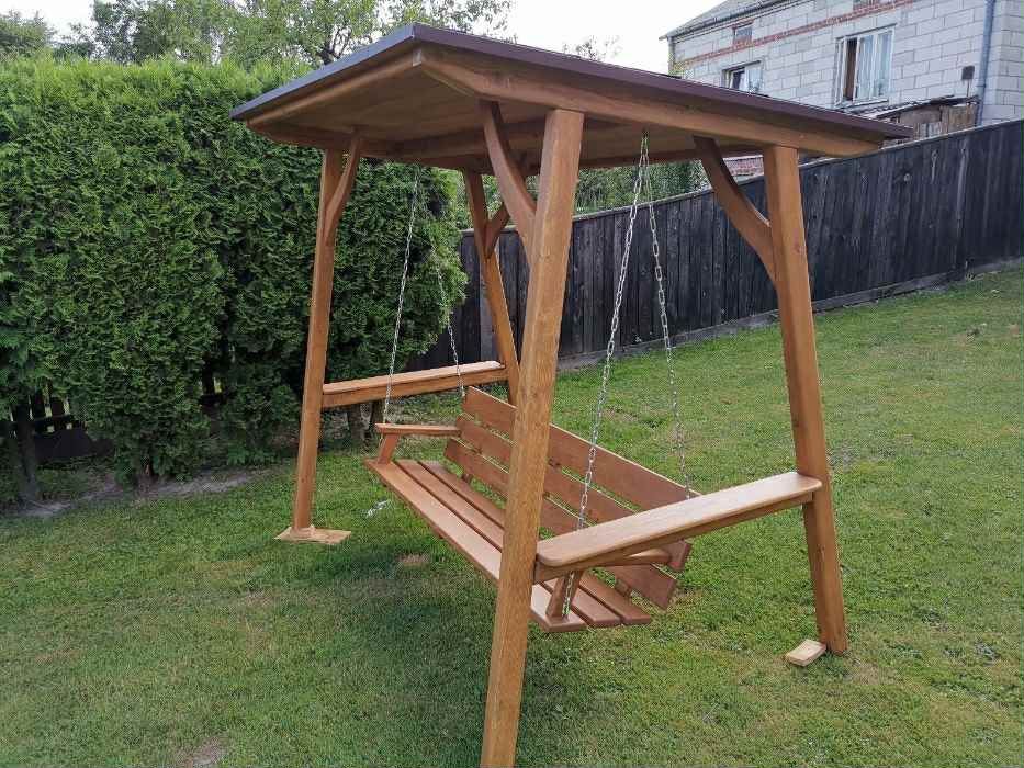Drewniana huśtawka ogrodowa z dachem gont PROSTO OD PRODUCENTA