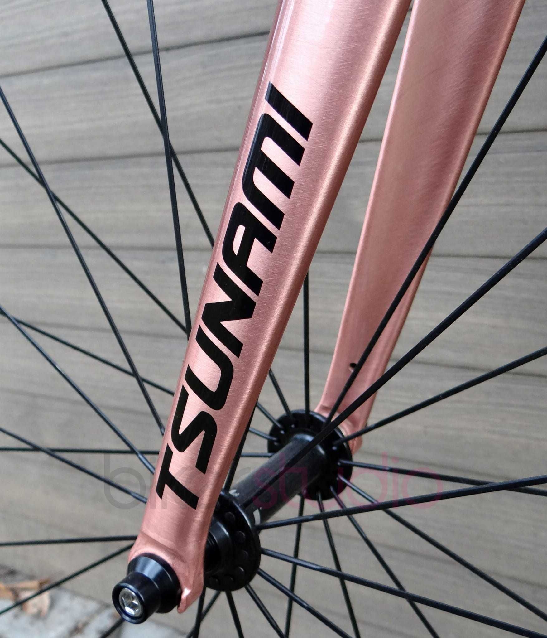 Rower TSUNAMI Custom Pink singlespeed / ostre koło
