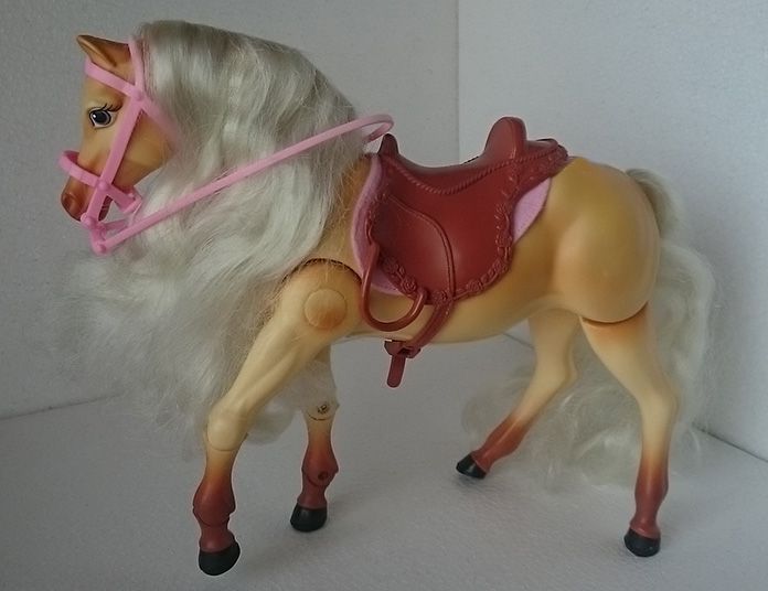 Koń dla Barbie Tawny Horse 2006 chodzi i wydaje dźwięki Mattel