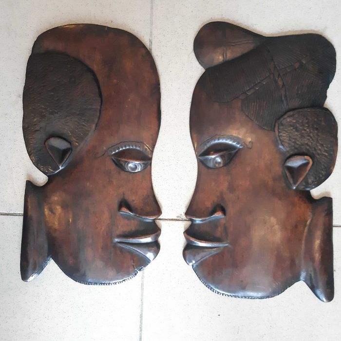 Par de Esculturas em madeira, origem Africana
