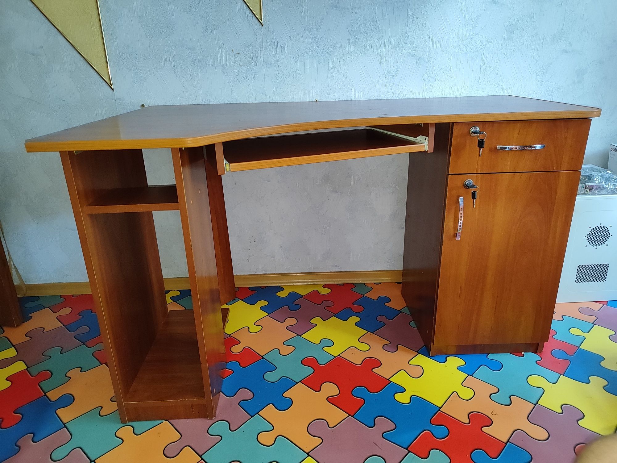 Комп'ютерний стіл угловий