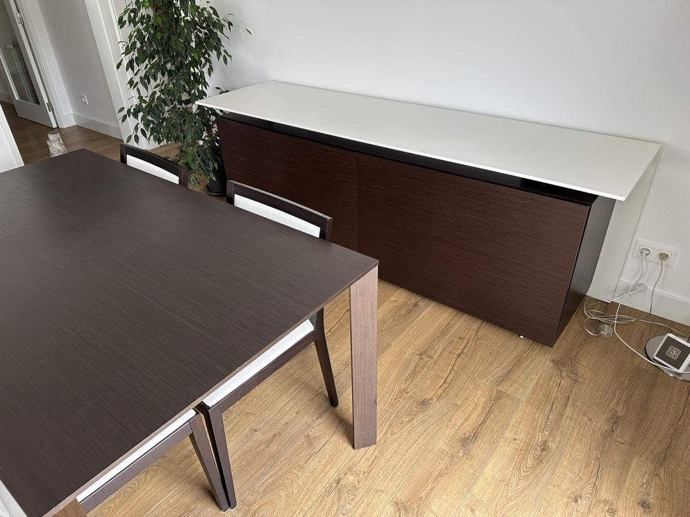 Sala de Jantar - Mesa | 4 cadeiras | Aparador