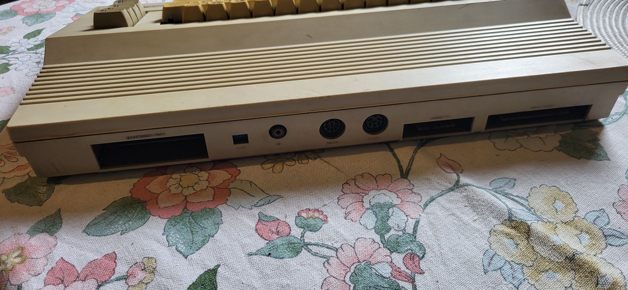 Sprzedam komputer commodere c64