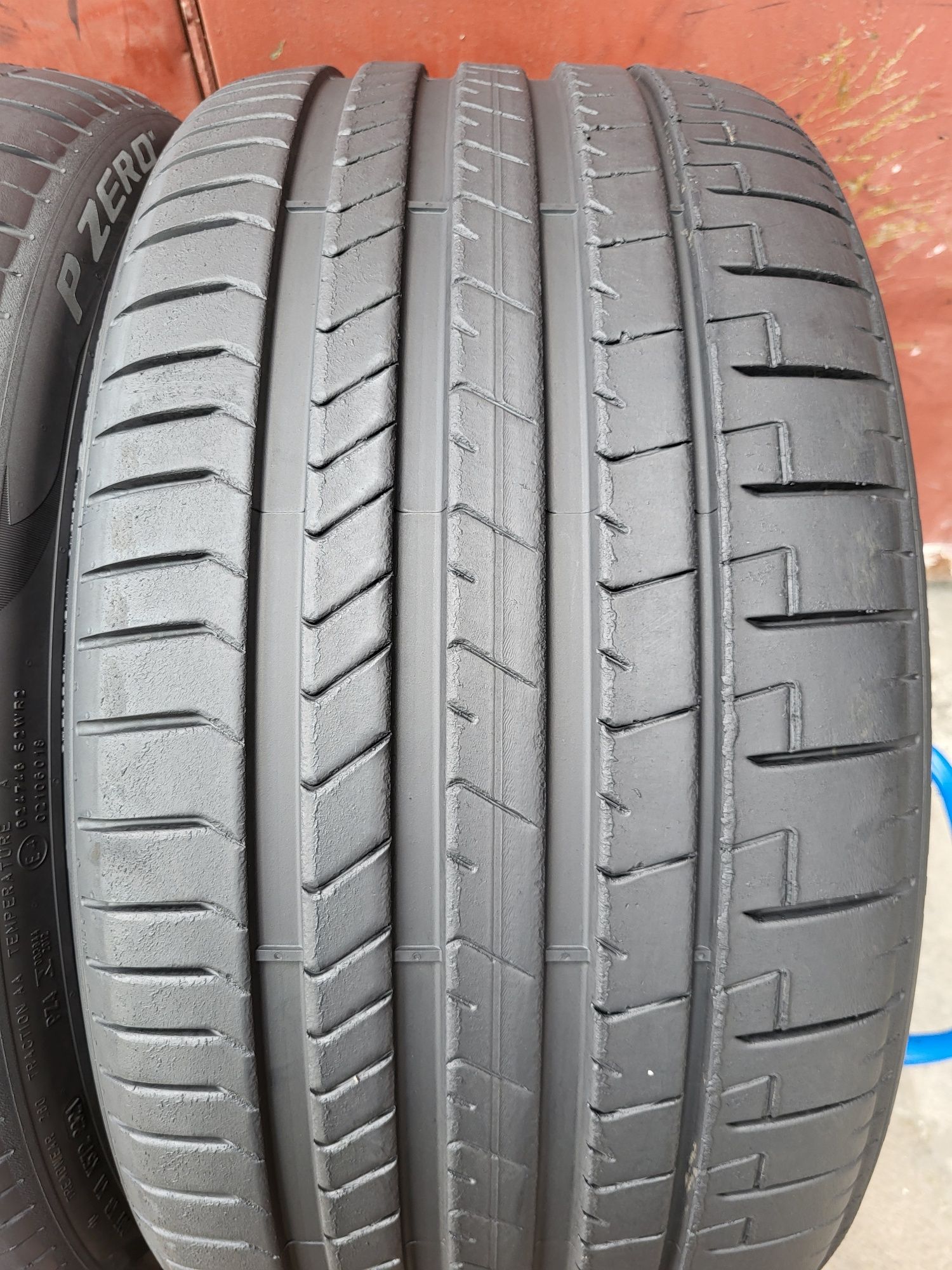 285/30/22 R22 Pirelli PZERO PZ4 AO 2шт ціна за 1шт шини