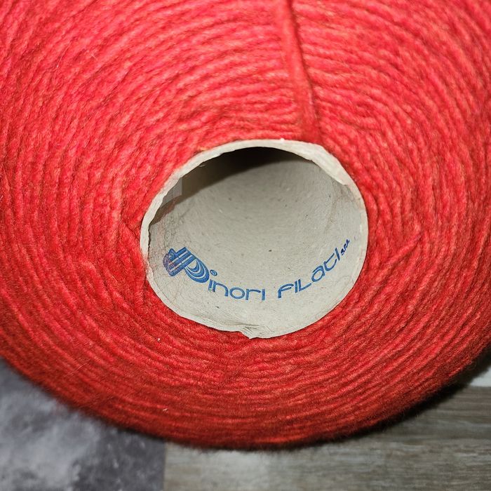 Пряжа , нитки , бобіни . Італія . Pinori Filati