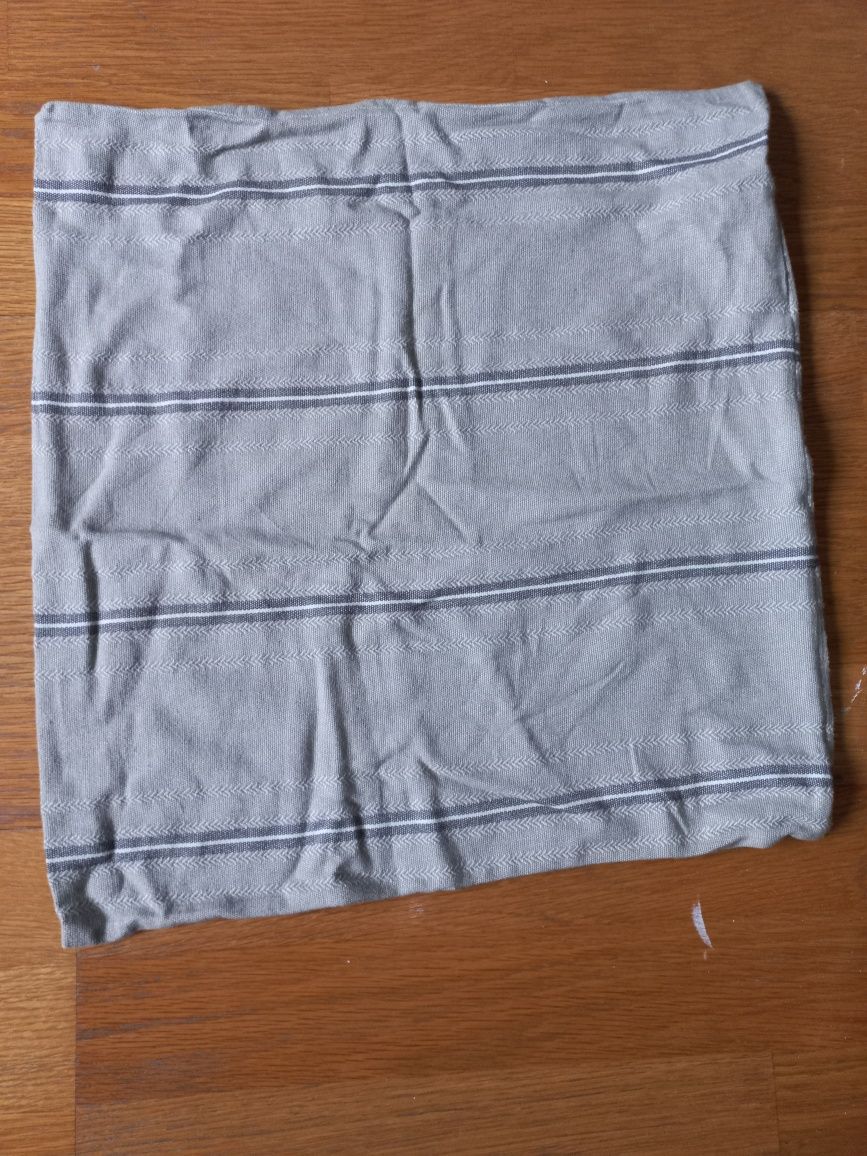Capa almofada Ikea cinzenta
Entrego em mãos perto d