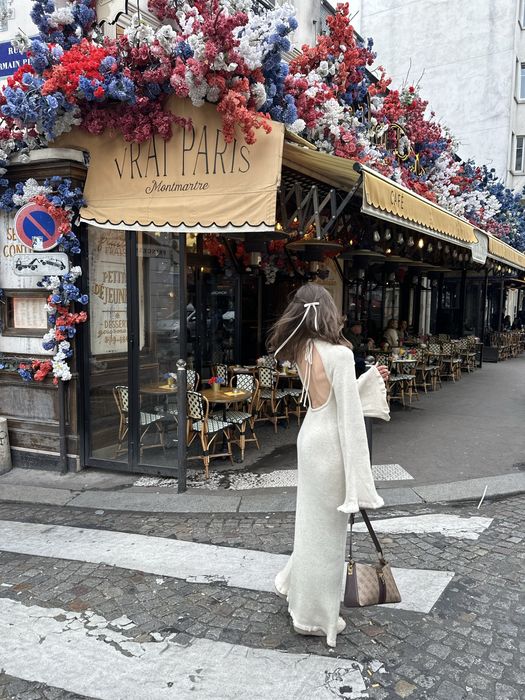 Сукня з відкритою спинкою