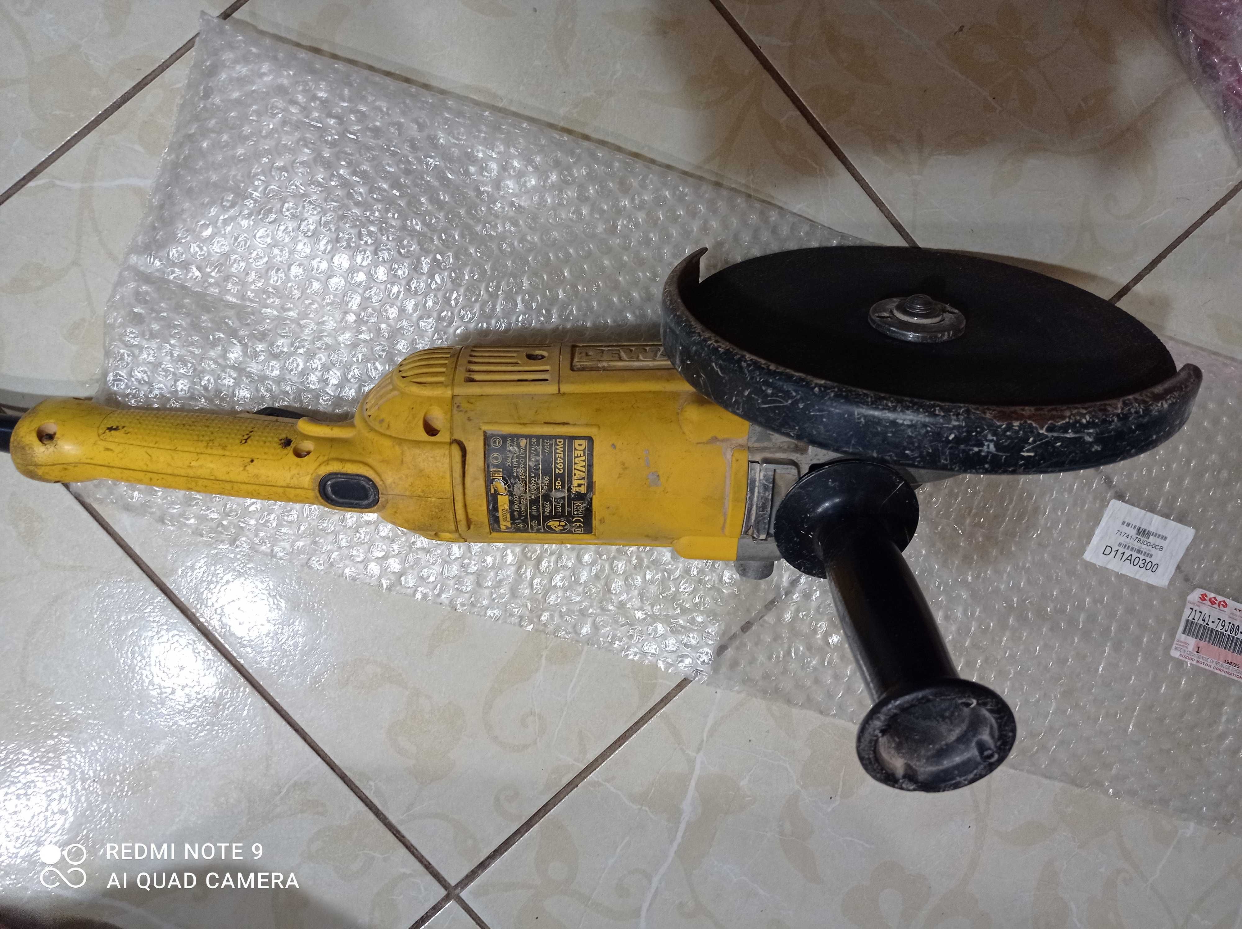 Болгарка DeWALT DWE492 2200Вт  240мм