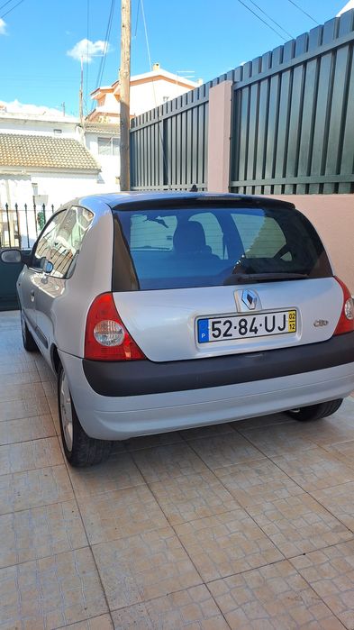 Renault Clio Cinza