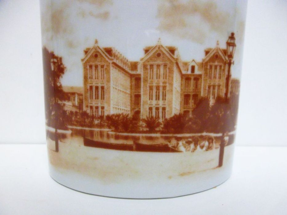 linda rara caixa em porcelana imagem do Novo Hospital das Caldas 1897