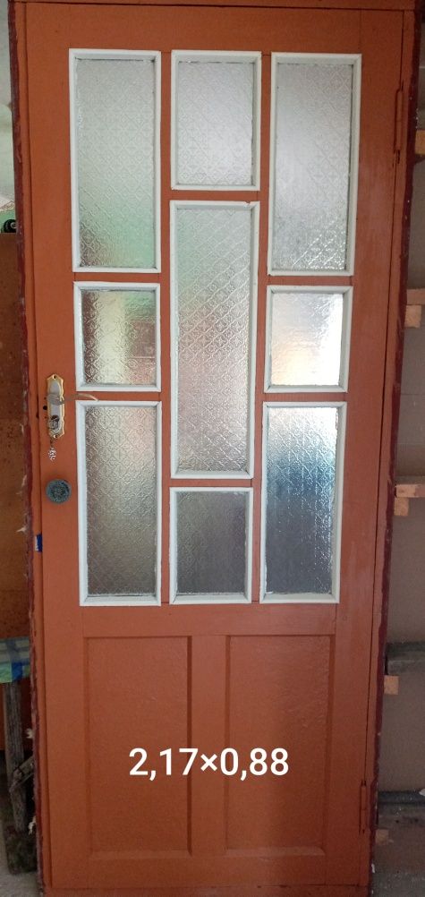 Окно деревянное со стеклом