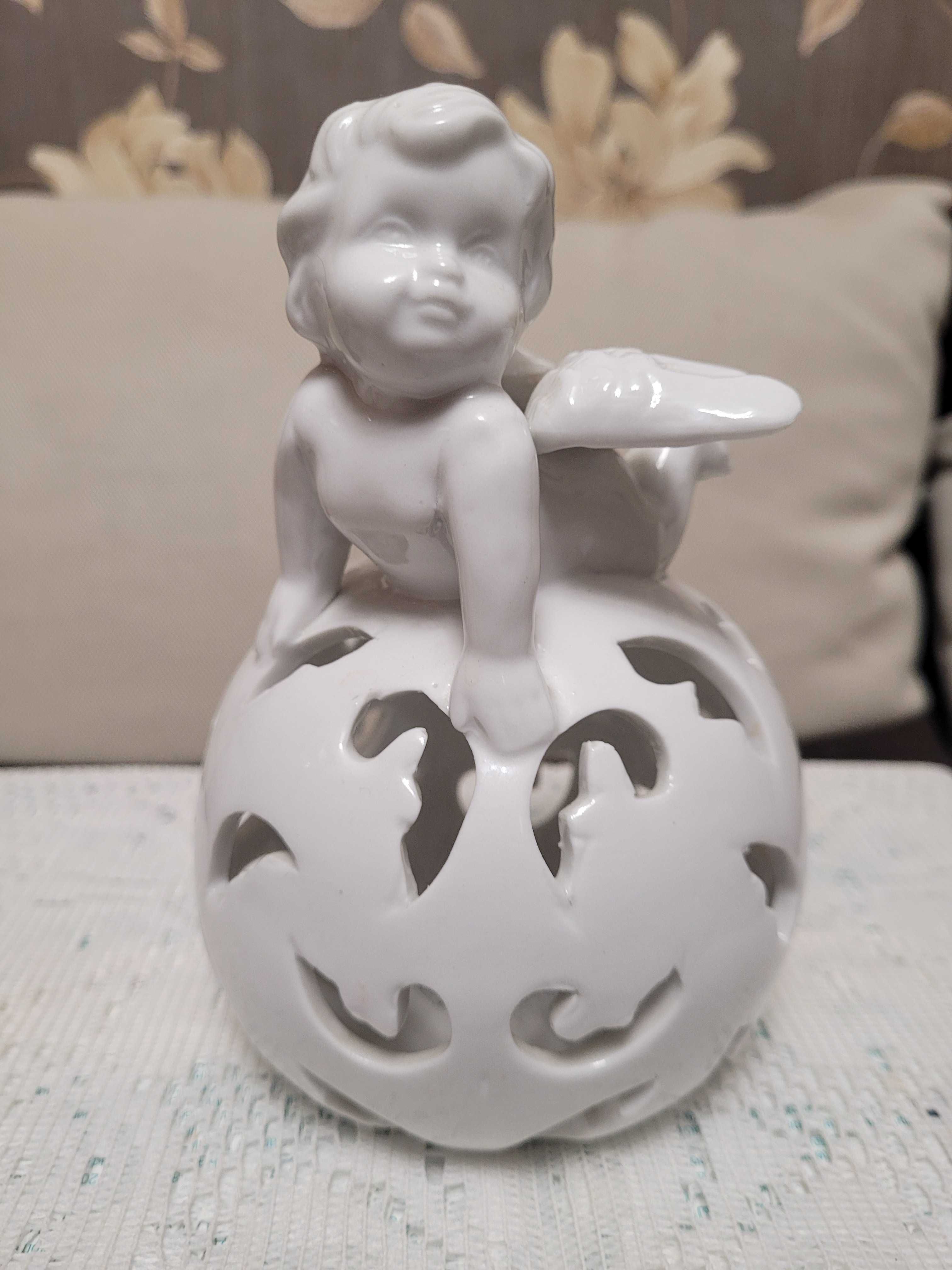 Aniołek, porcelana, figurka