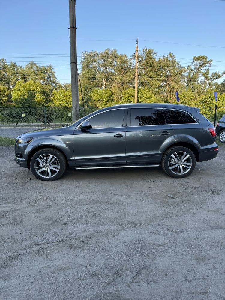 Audi q7 в класному стані, нічого робити не потрібно!