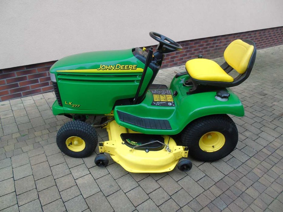 Traktorek kosiarka JOHN DEERE LX 277  17 KM 2 cyl. automat PO SERWISIE