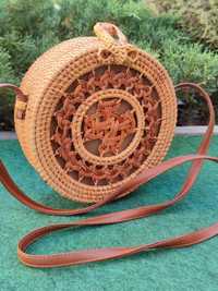 Женская сумка плетенная из ротанга круглая