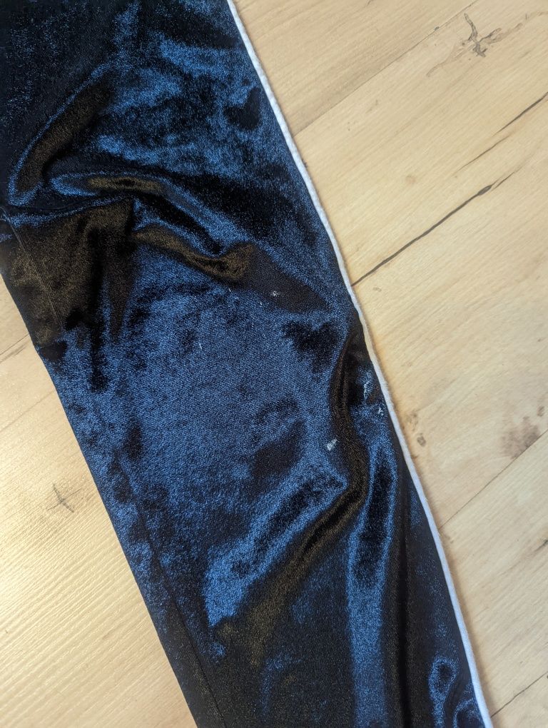 Welurowe spodnie zwężane slim legginsy dresy Siksilk XS