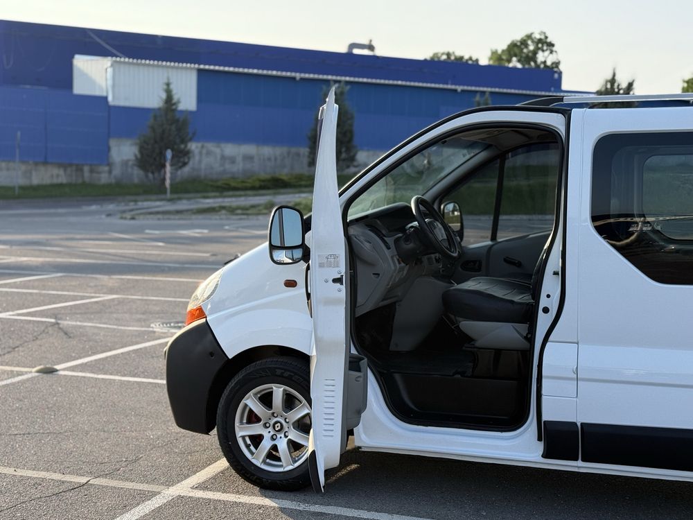 Бус Renault Trafic (1.9dCi) продаж та обмін (мінівен Vivaro Vito T5)