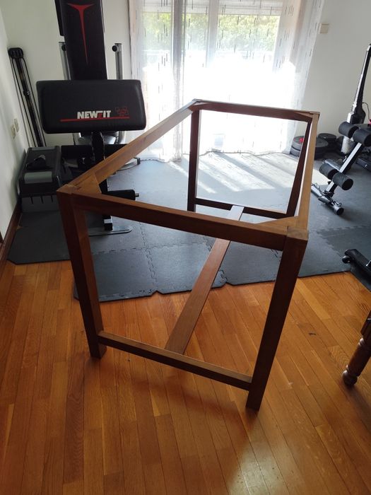 Estrutura de madeira ( mesa )
