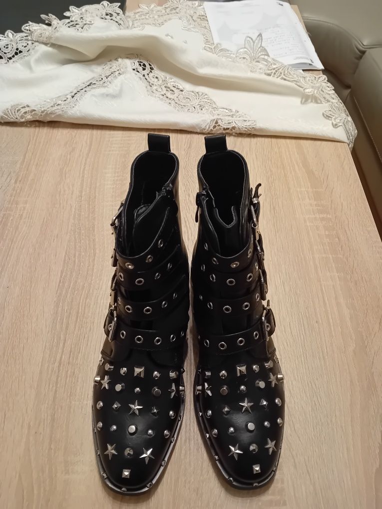 Nowe czarne buty z dzetami rozmiar 39
