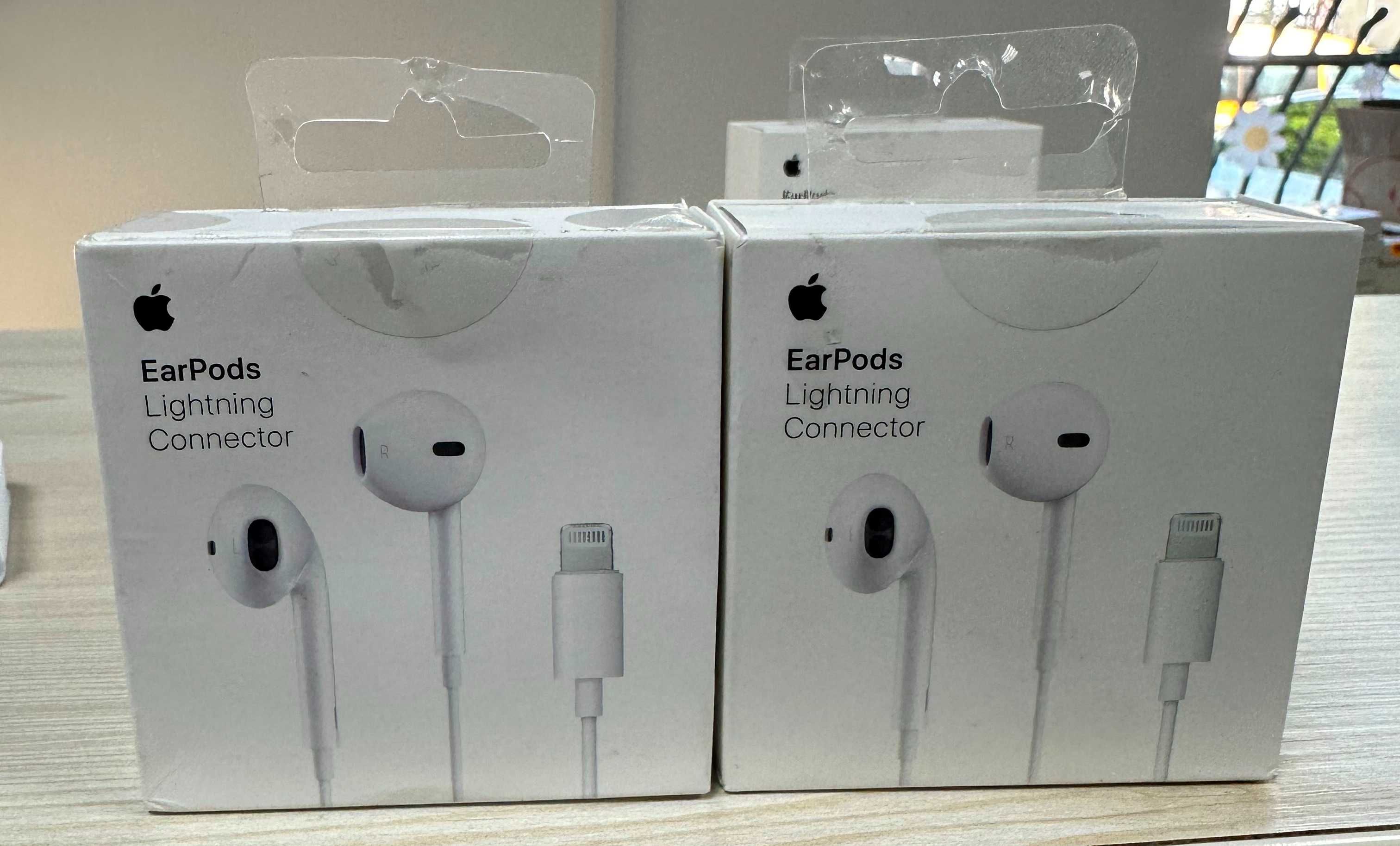 Оригінал нові Apple EarPods with Mic Lightning MMTN2ZM/A Магазин