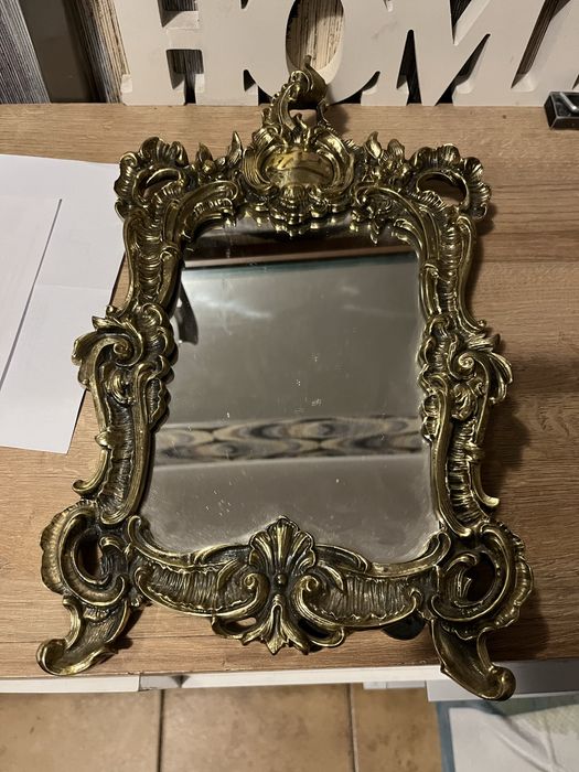 Lustro stojące w metalowej ramie