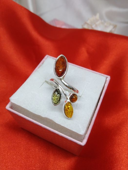 Piękny srebrny pierścionek z bursztynem kolorowym, srebro925, r. 14