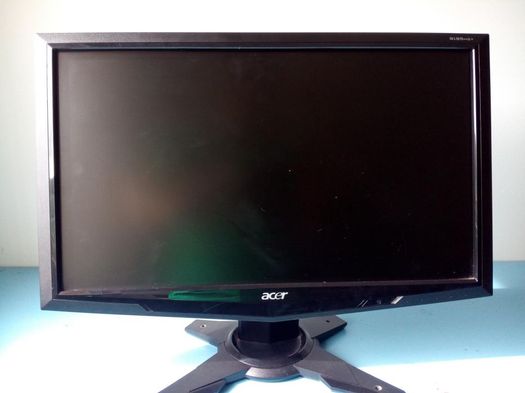 Monitor LCD pc acer 40x23 cm