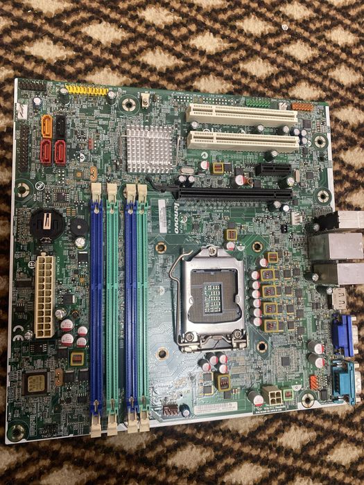 Продається материнка в робочому стані