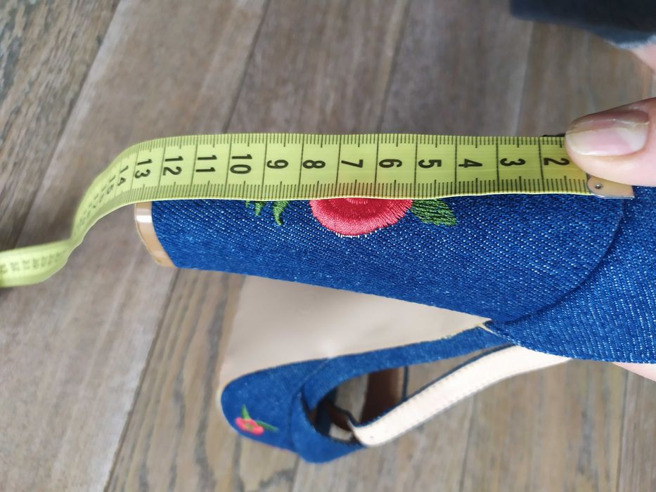 Śliczne dżinsowe sandałki Vices haftowane jeansowe sandały DeeZee